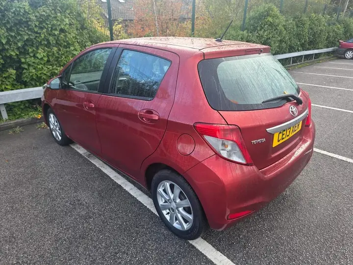 Toyota Yaris 2013 photo 5