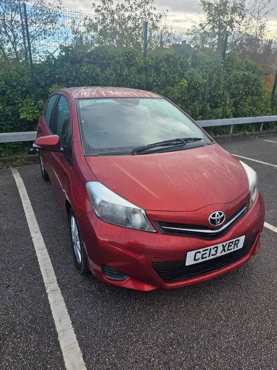 Toyota Yaris 2013 photo 2