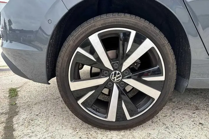 Volkswagen Golf 2025 photo 5