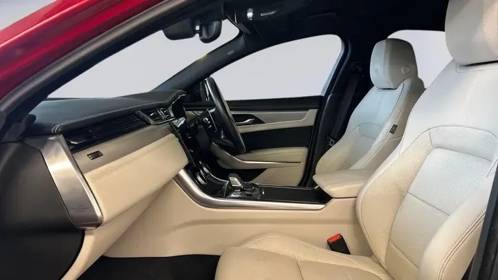 Jaguar Xf 2023 photo 3