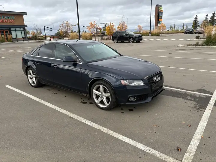 Audi A4 2011 photo 2