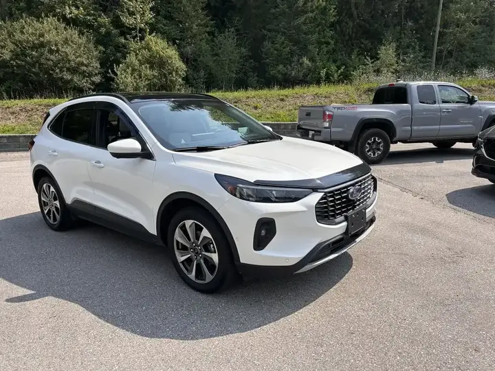 Ford Escape 2024 photo 3