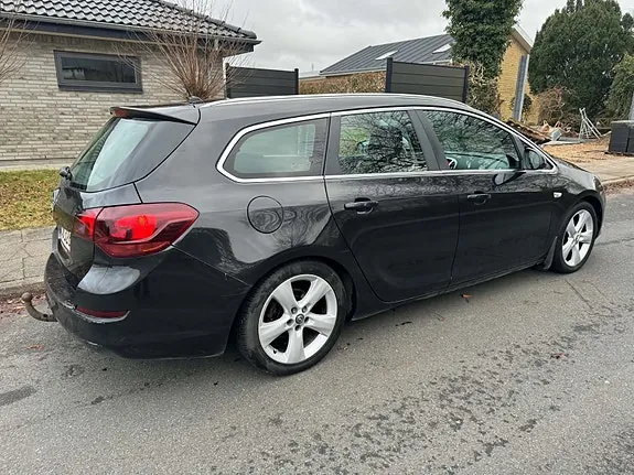 Opel Astra 2012 photo 3