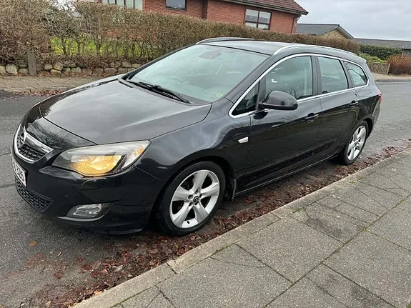 Opel Astra 2012 photo 2