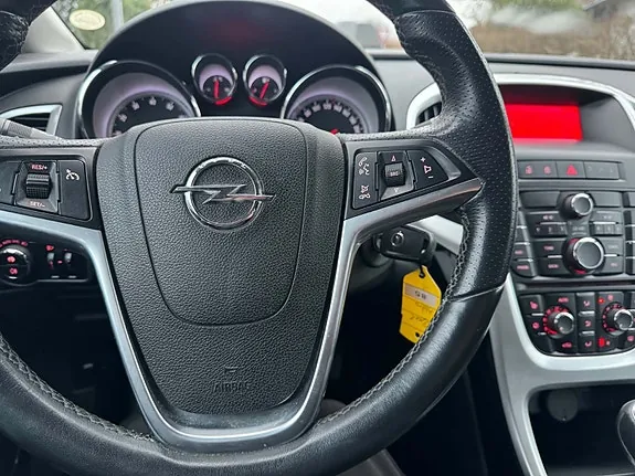 Opel Astra 2012 photo 5