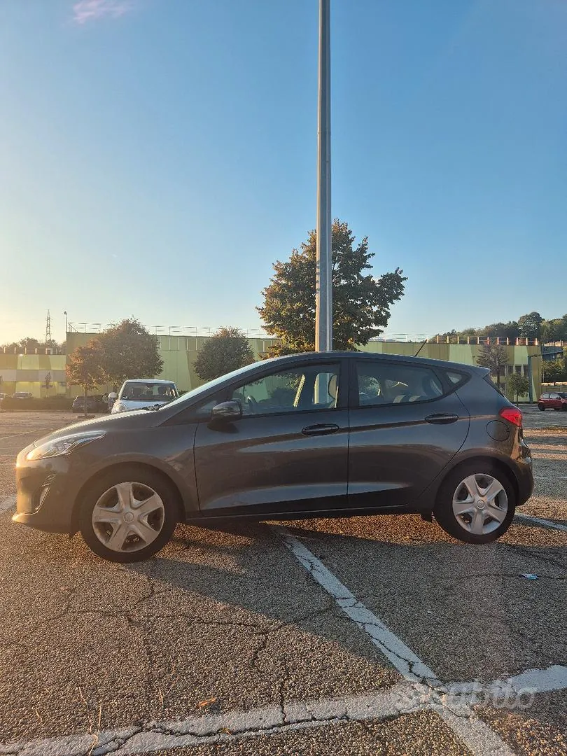 Ford Fiesta 2018 photo 2
