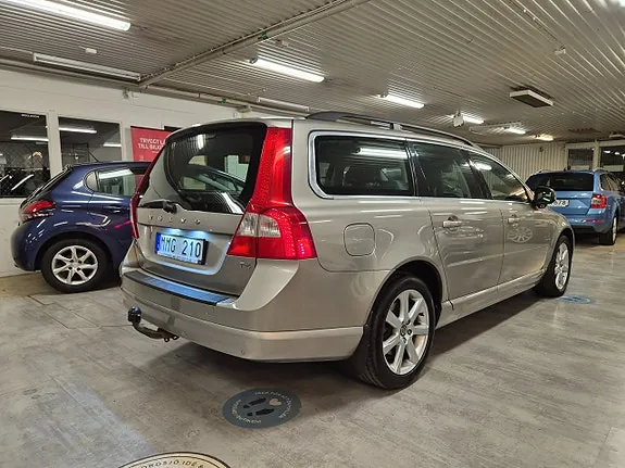 Volvo V70 2012 photo 2
