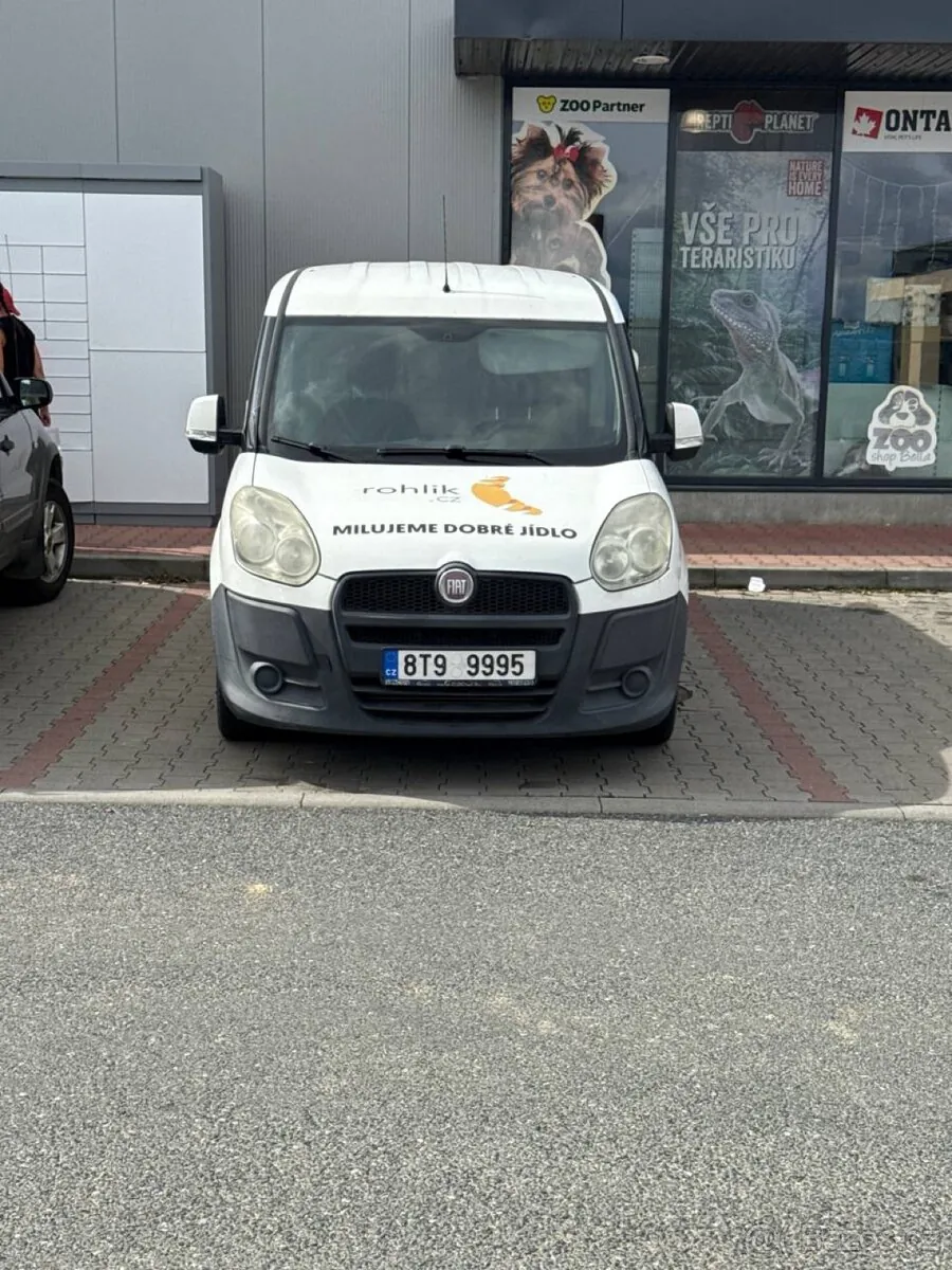 Fiat Doblo 2011 photo 2