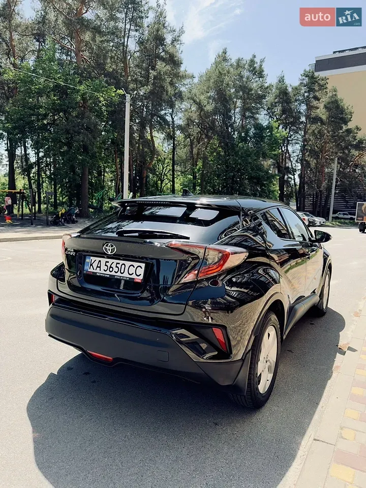 Toyota C-Hr 2017 photo 2