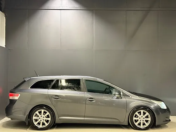 Toyota Avensis 2010 photo 4