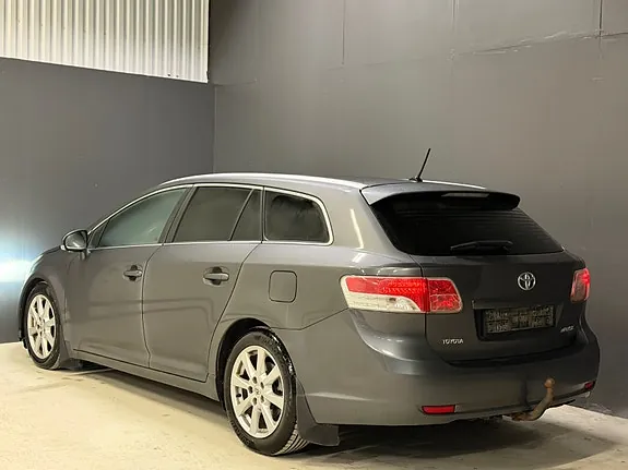 Toyota Avensis 2010 photo 5
