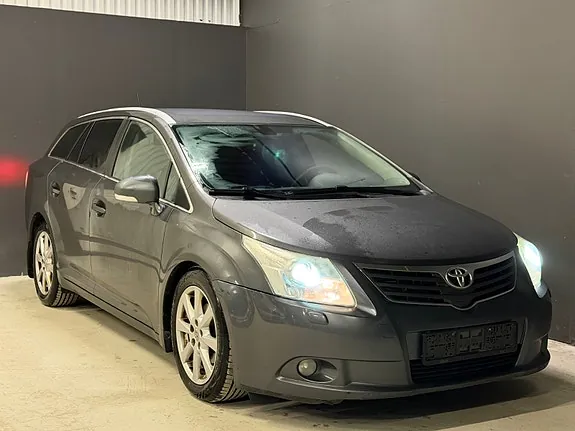 Toyota Avensis 2010 photo 2
