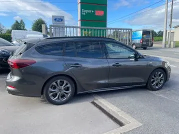 Ford Focus 2024 photo 2
