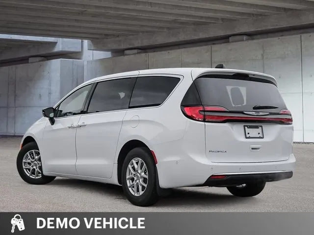 Chrysler Pacifica 2026 photo 5