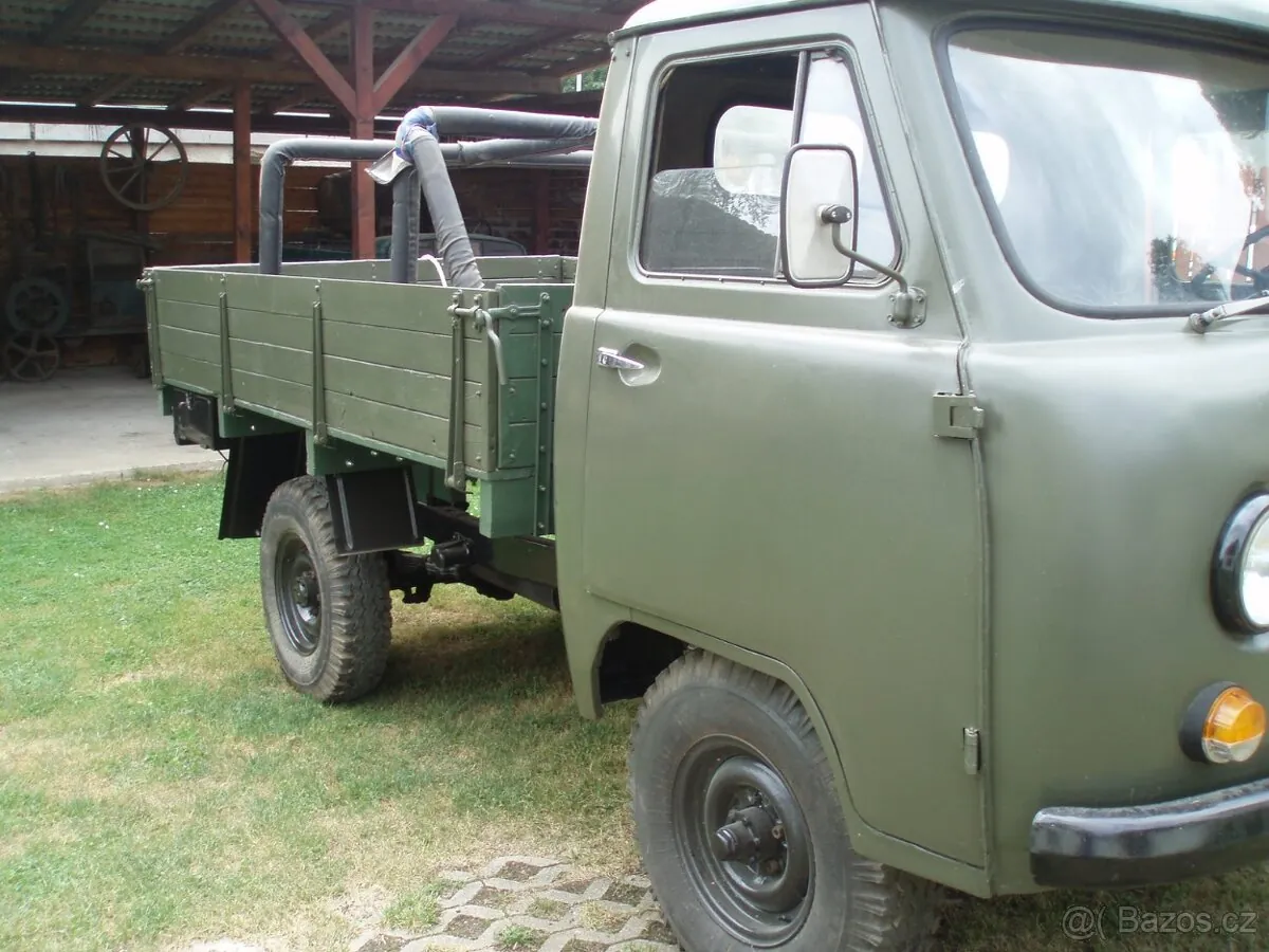 UAZ 452D photo 3