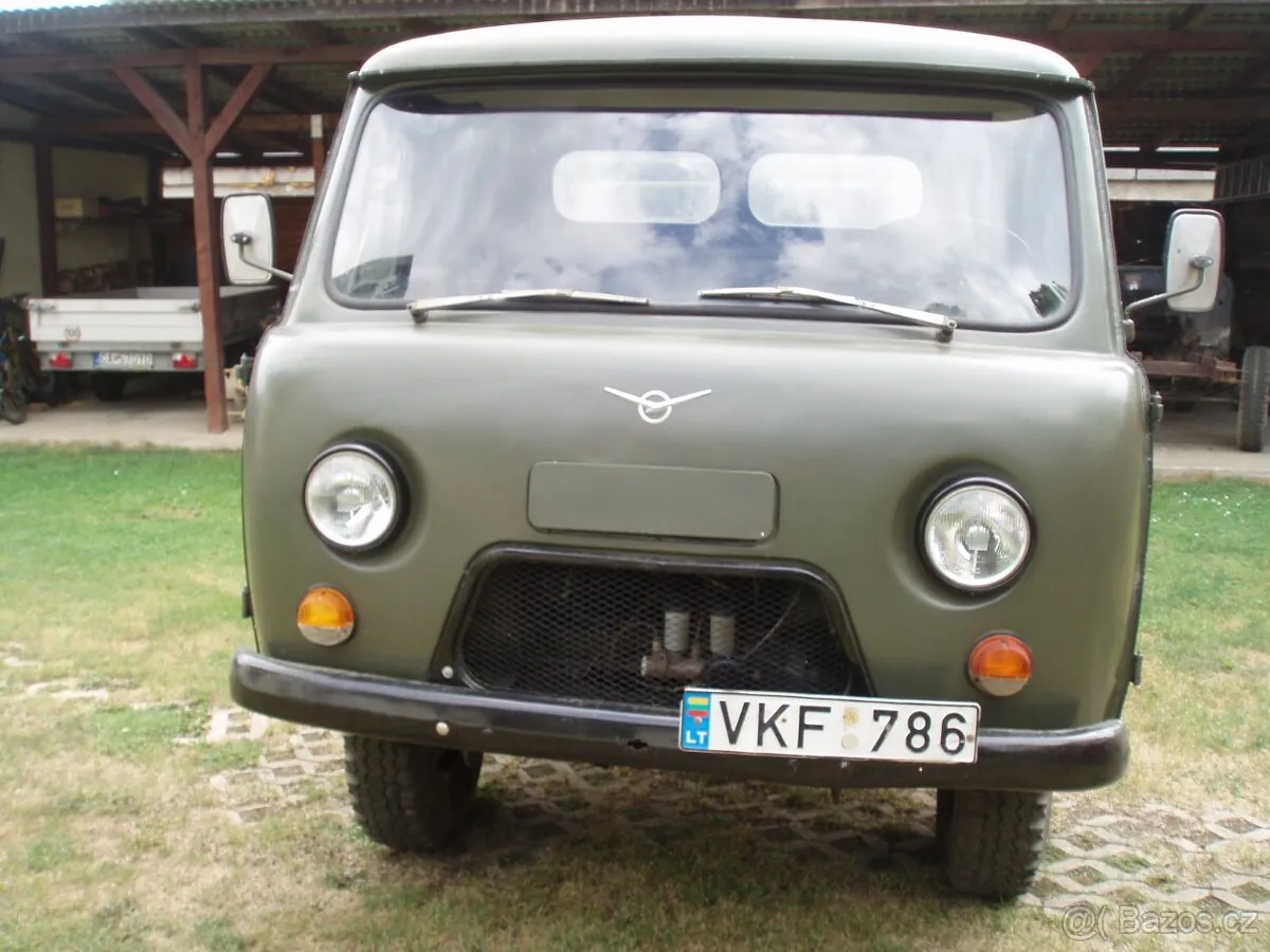 UAZ 452D photo 2