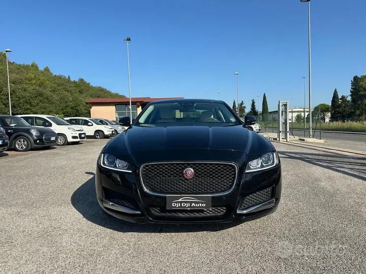 Jaguar Xf 2018 photo 2