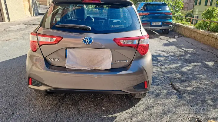 Toyota Yaris 2018 photo 2