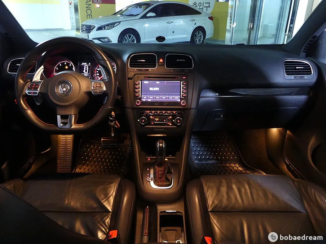 Volkswagen Golf 2011 photo 2