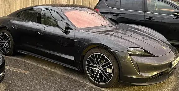 Porsche Taycan 2021 photo 2