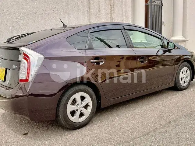 Toyota Prius 2014 photo 2