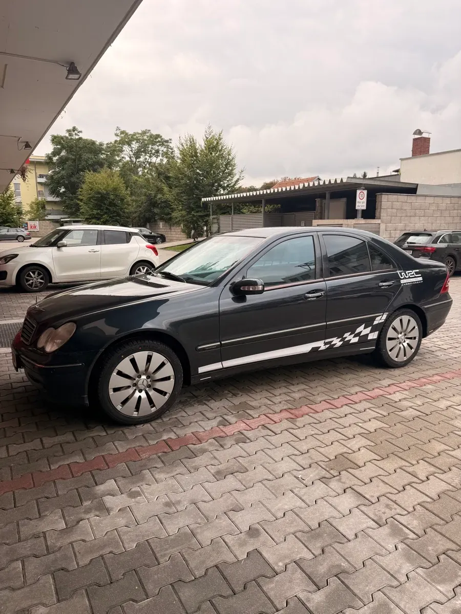 Mercedes-Benz C-Class 2002 photo 2