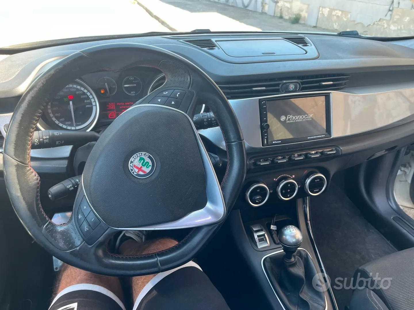 Alfa Romeo Giulietta 2012 photo 2