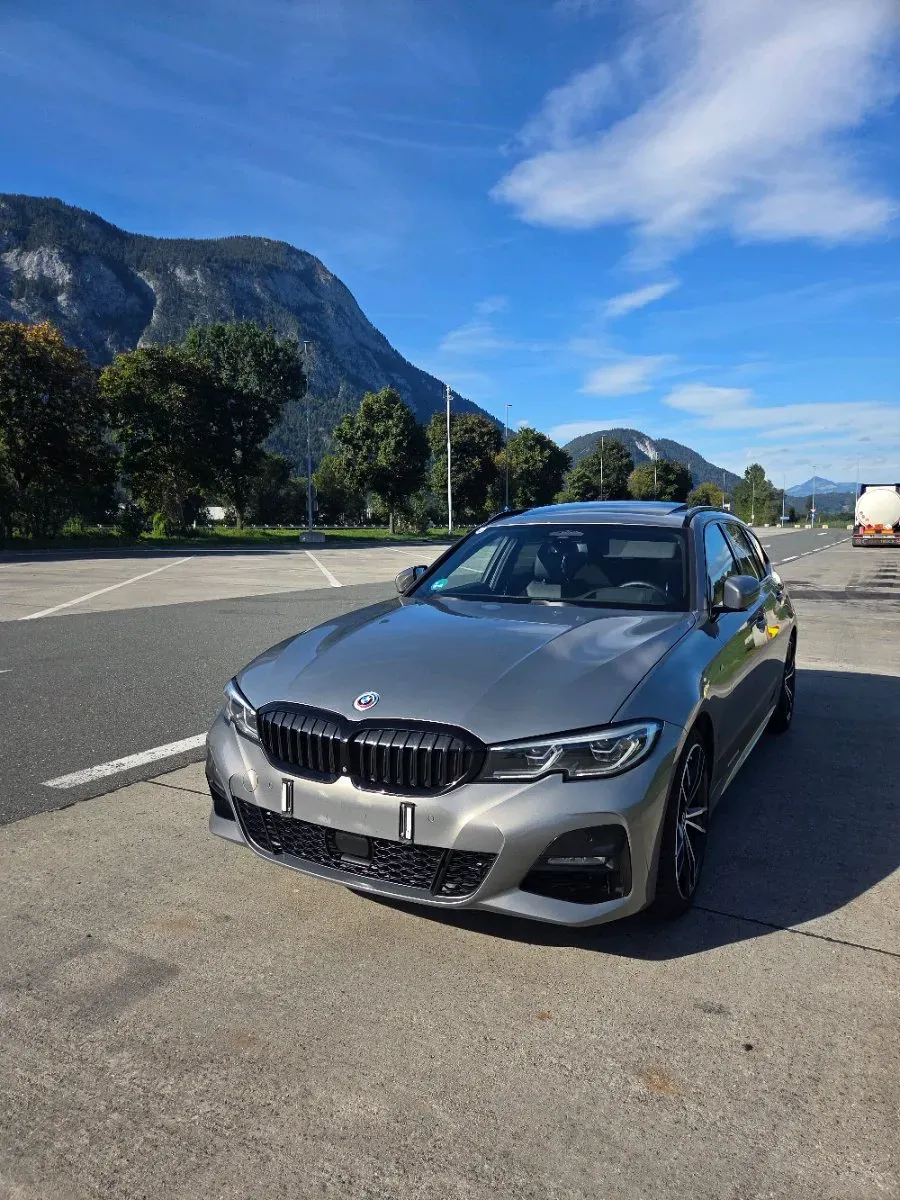 BMW 3 Series 2019 photo 2