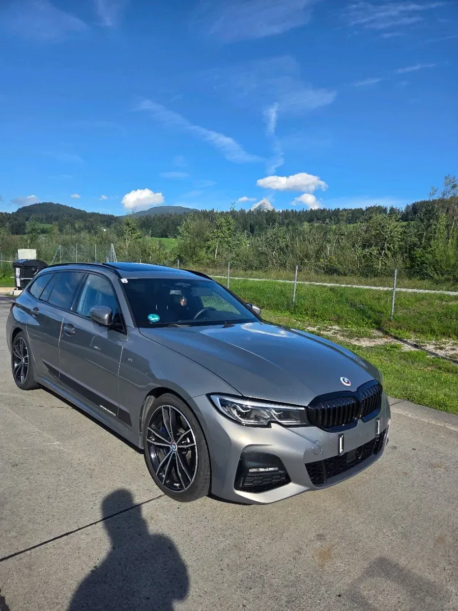 BMW 3 Series 2019 photo 3