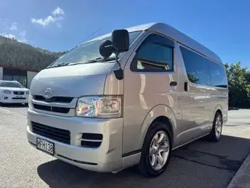 Toyota Hiace 2010 photo 2