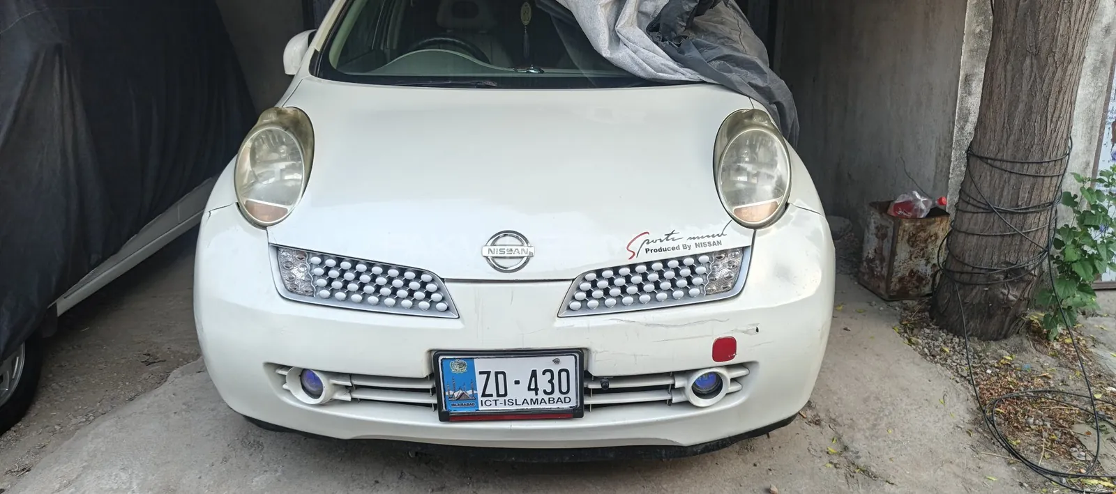 Nissan March