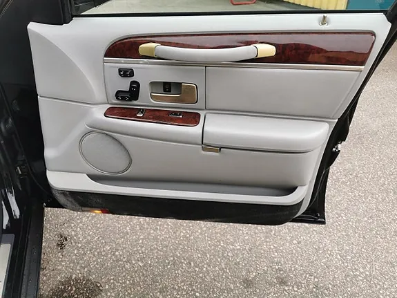 Lincoln Town Car 2005 photo 5