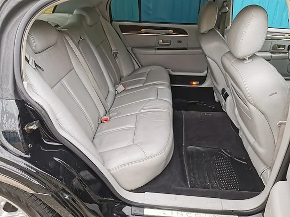 Lincoln Town Car 2005 photo 4