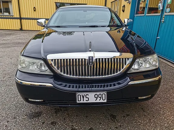 Lincoln Town Car 2005 photo 2