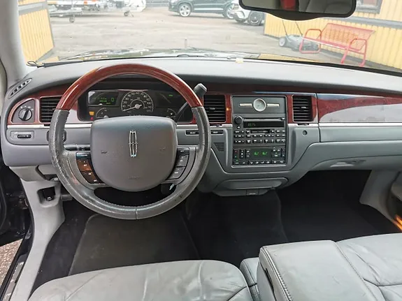 Lincoln Town Car 2005 photo 3