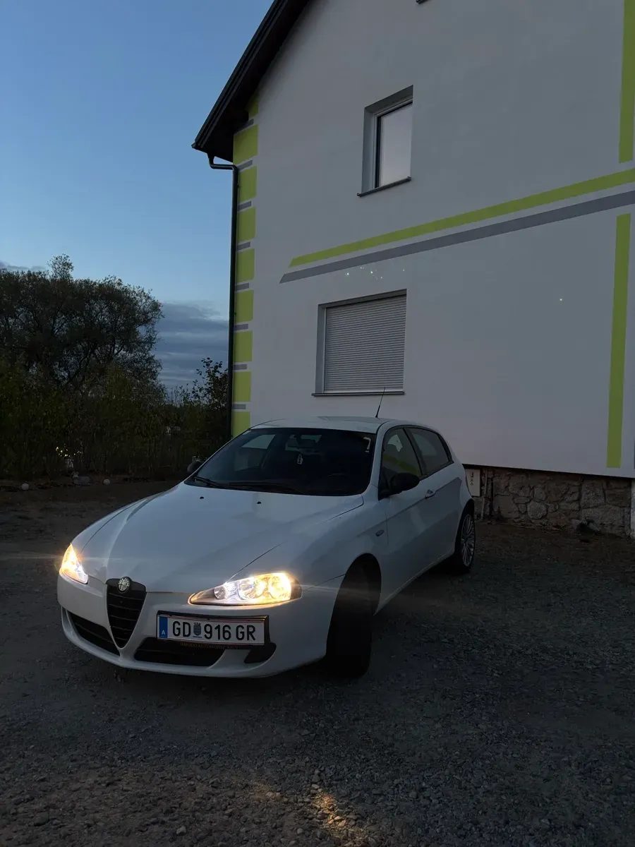 Alfa Romeo 147 2009 photo 2