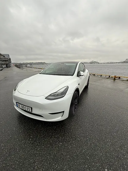 Tesla Model Y 2022 photo 2