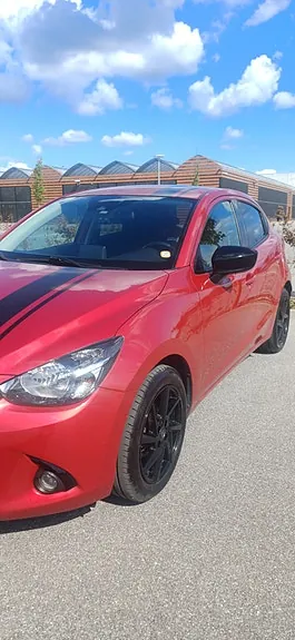 Mazda 2 2015 photo 4
