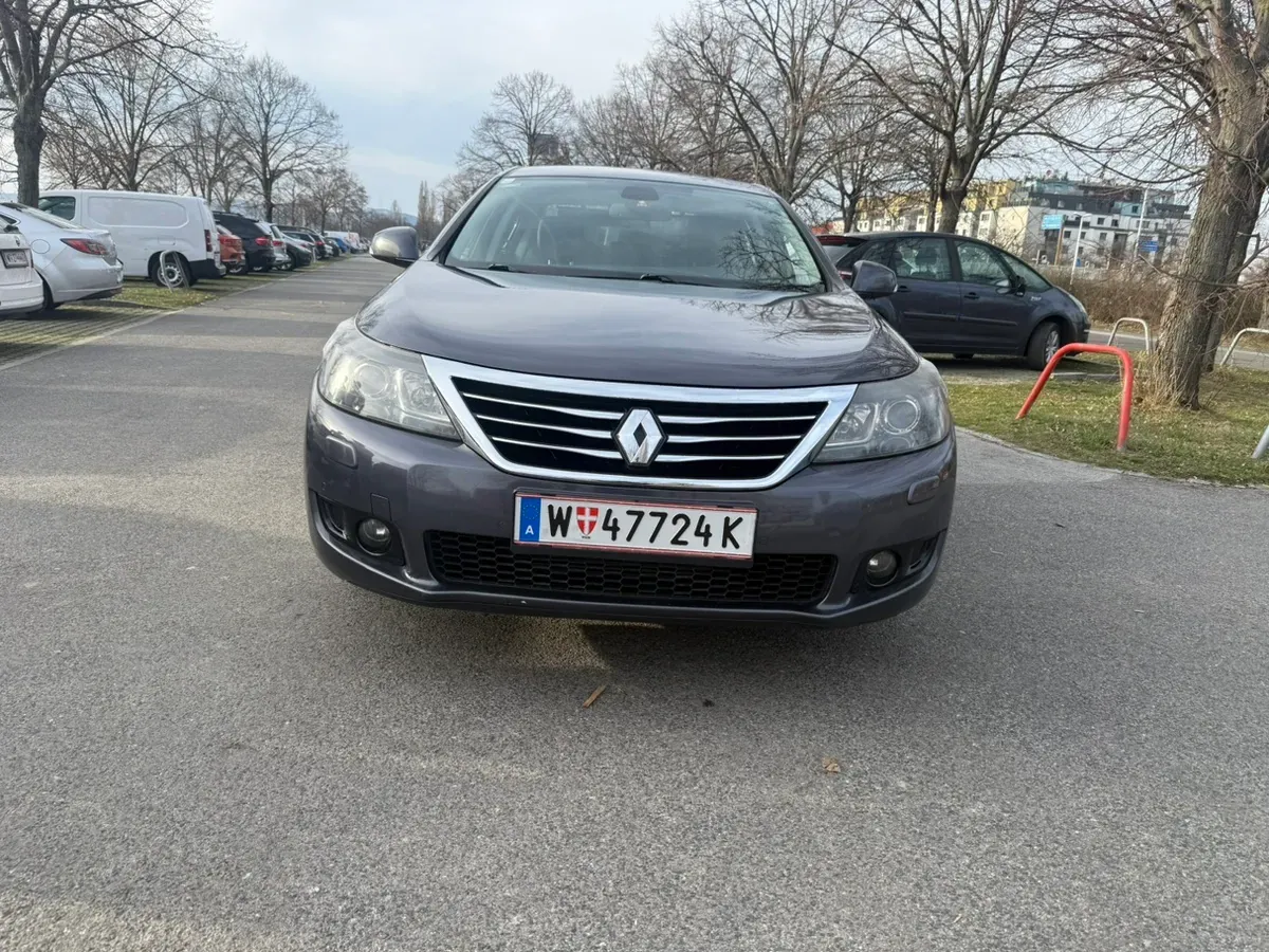 Renault Latitude 2011 photo 2