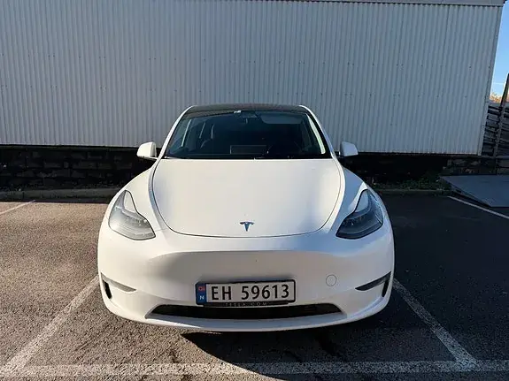 Tesla Model Y 2024 photo 2