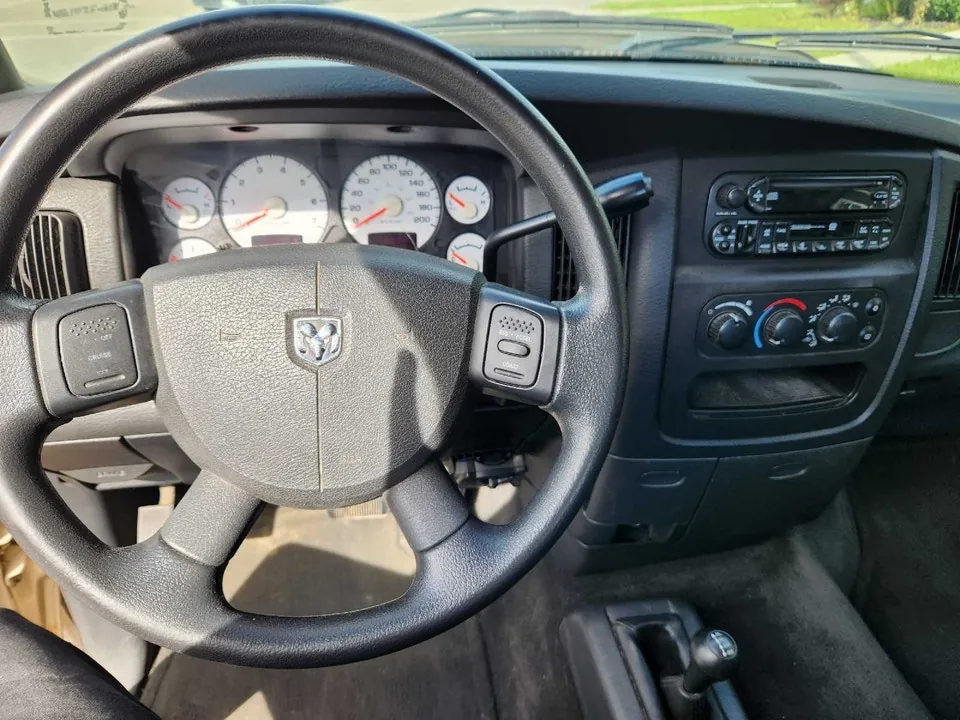 Dodge Ram 1500 2004 photo 5