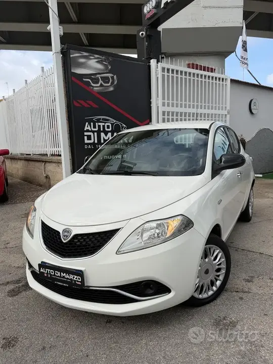 Lancia Ypsilon