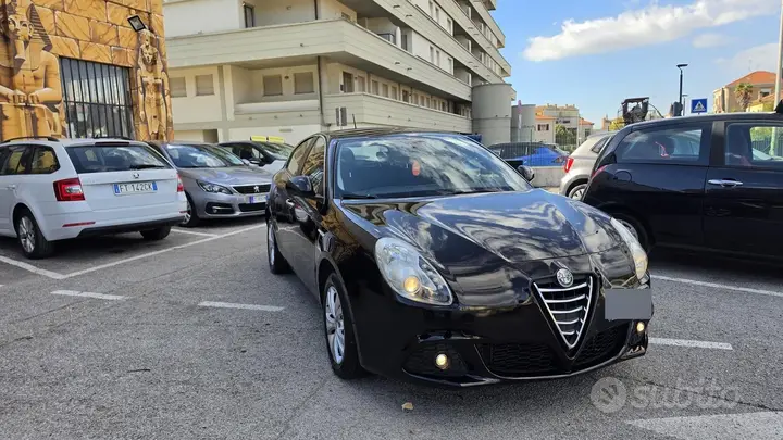Alfa Romeo Giulietta 2013 photo 2
