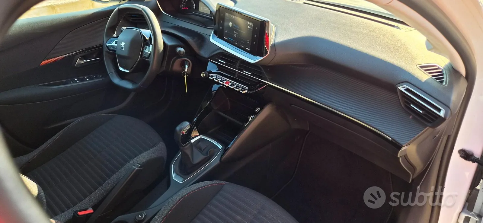 Peugeot 208 2022 photo 3