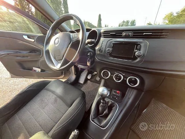 Alfa Romeo Giulietta 2016 photo 5