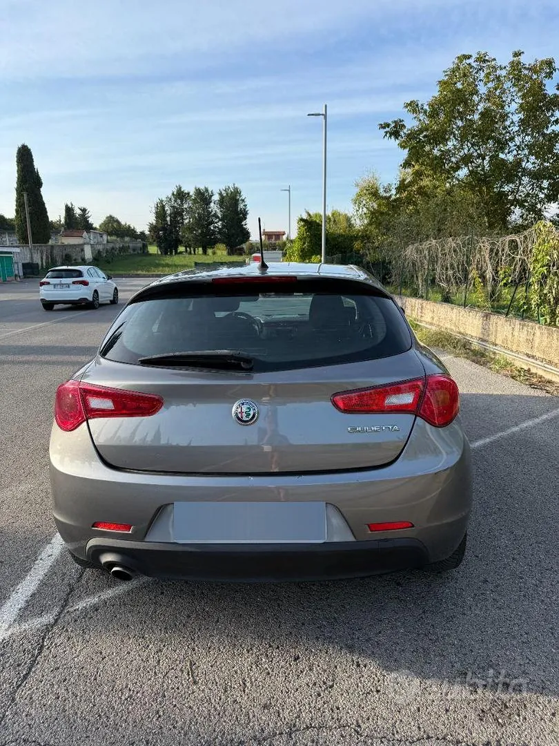Alfa Romeo Giulietta 2016 photo 2