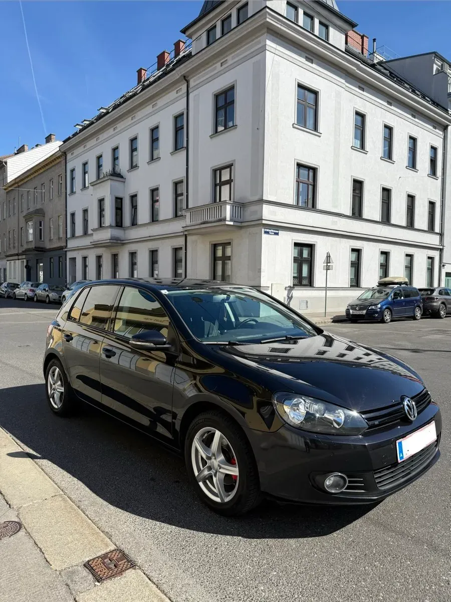 Volkswagen Golf 2011 photo 2