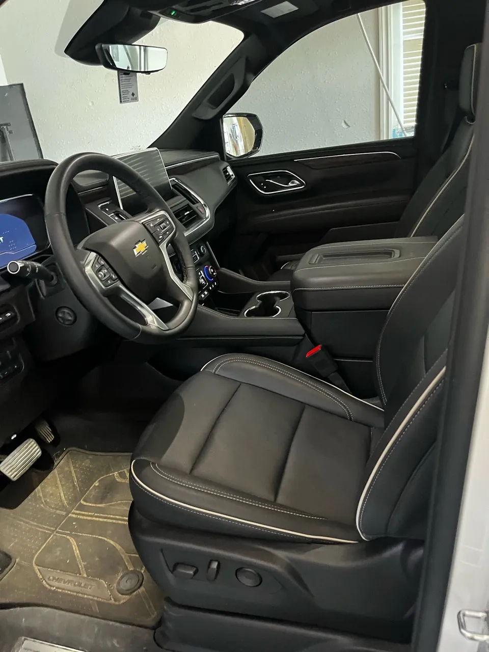 Chevrolet Suburban 2024 photo 3