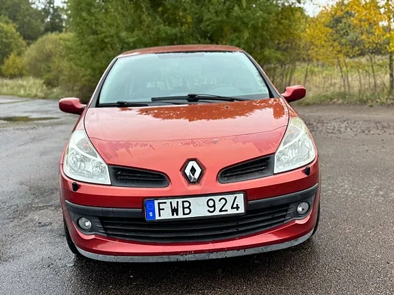 Renault Clio 2007 photo 2