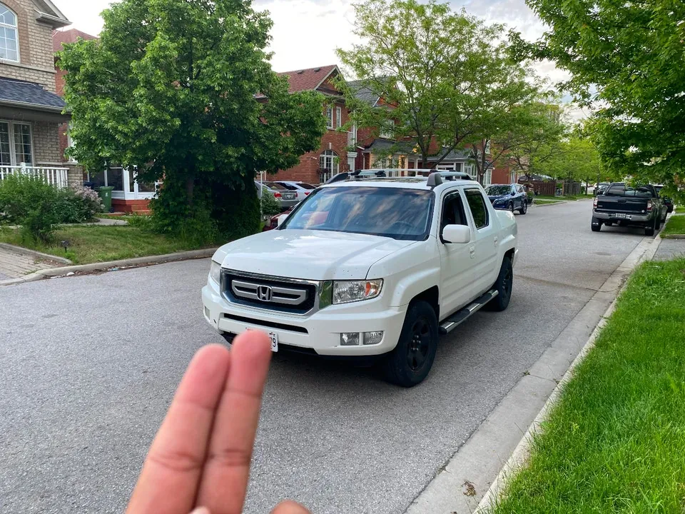 Honda Ridgeline 2011 photo 2
